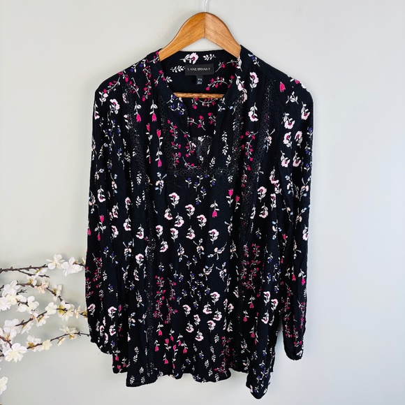 Lane Bryant Black Floral Crochet Inset Tunic Size 14/16 - Picture 2 of 3